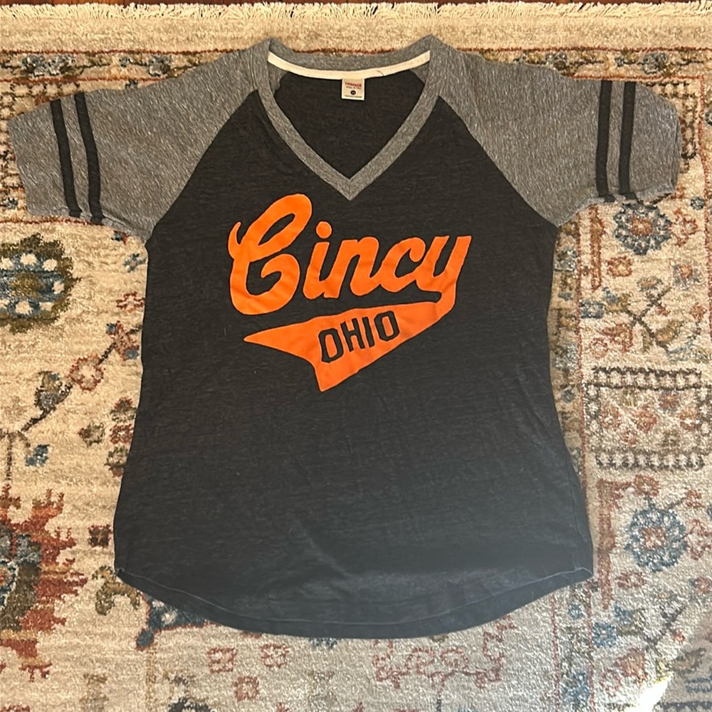 Homage Cincy T-shirt, size xs